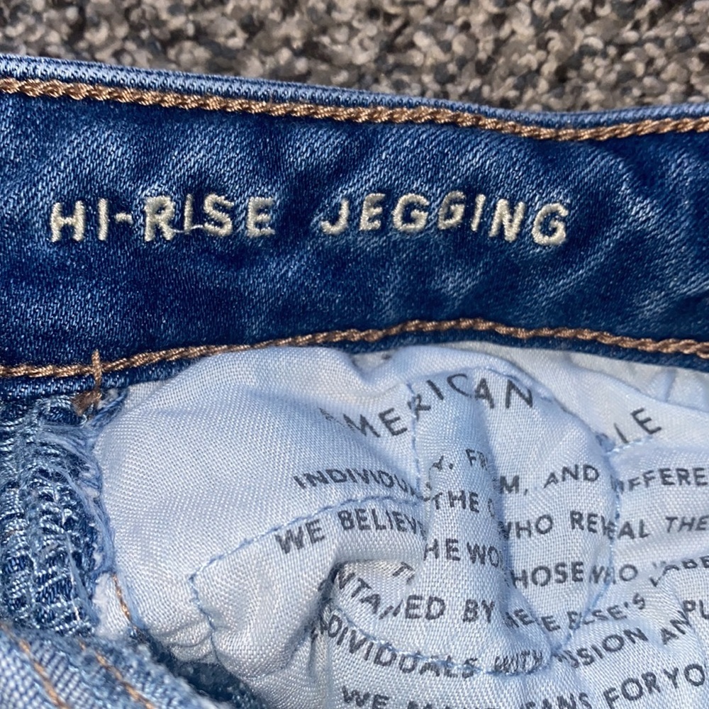 Like new distressed hi-rise jeggings - Picture 6 of 9